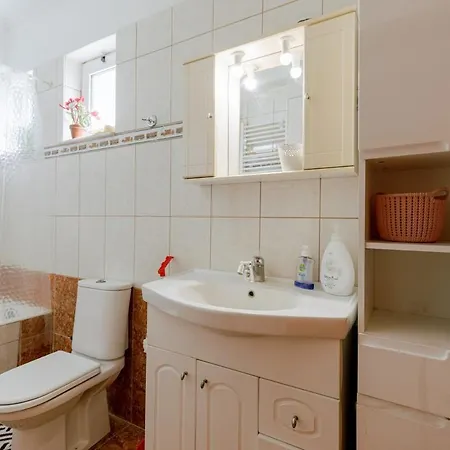 Zipari Oasis Modern Comforts With Stunning Views