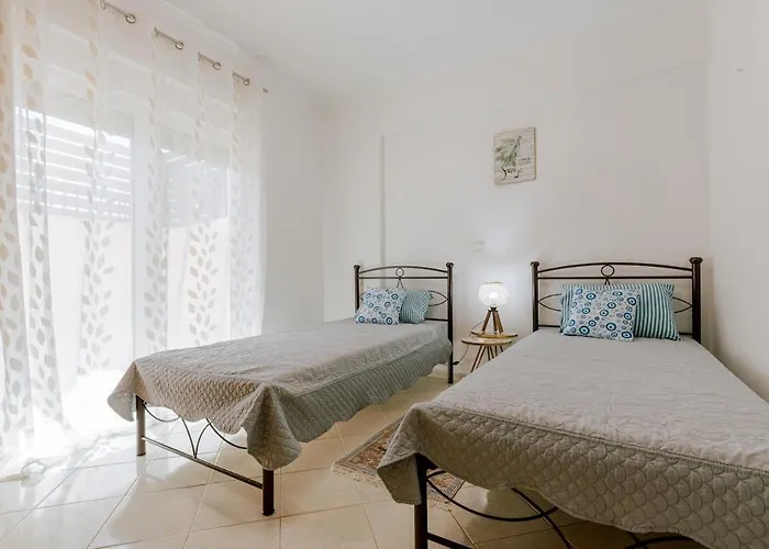 Daire Zipari Oasis Modern Comforts With Stunning Views