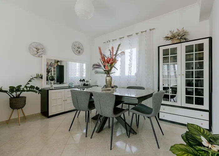 Zipari Oasis Modern Comforts With Stunning Views