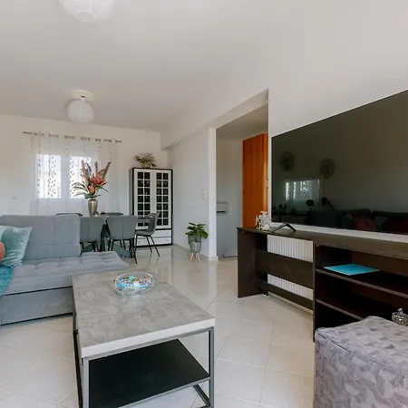 Zipari Oasis Modern Comforts With Stunning Views Apartament Zipárion