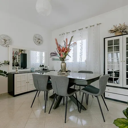 Zipari Oasis Modern Comforts With Stunning Views